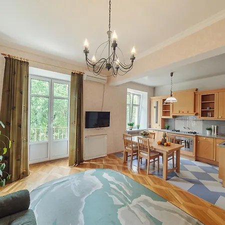 Apartment In On Nezavisimosti 19